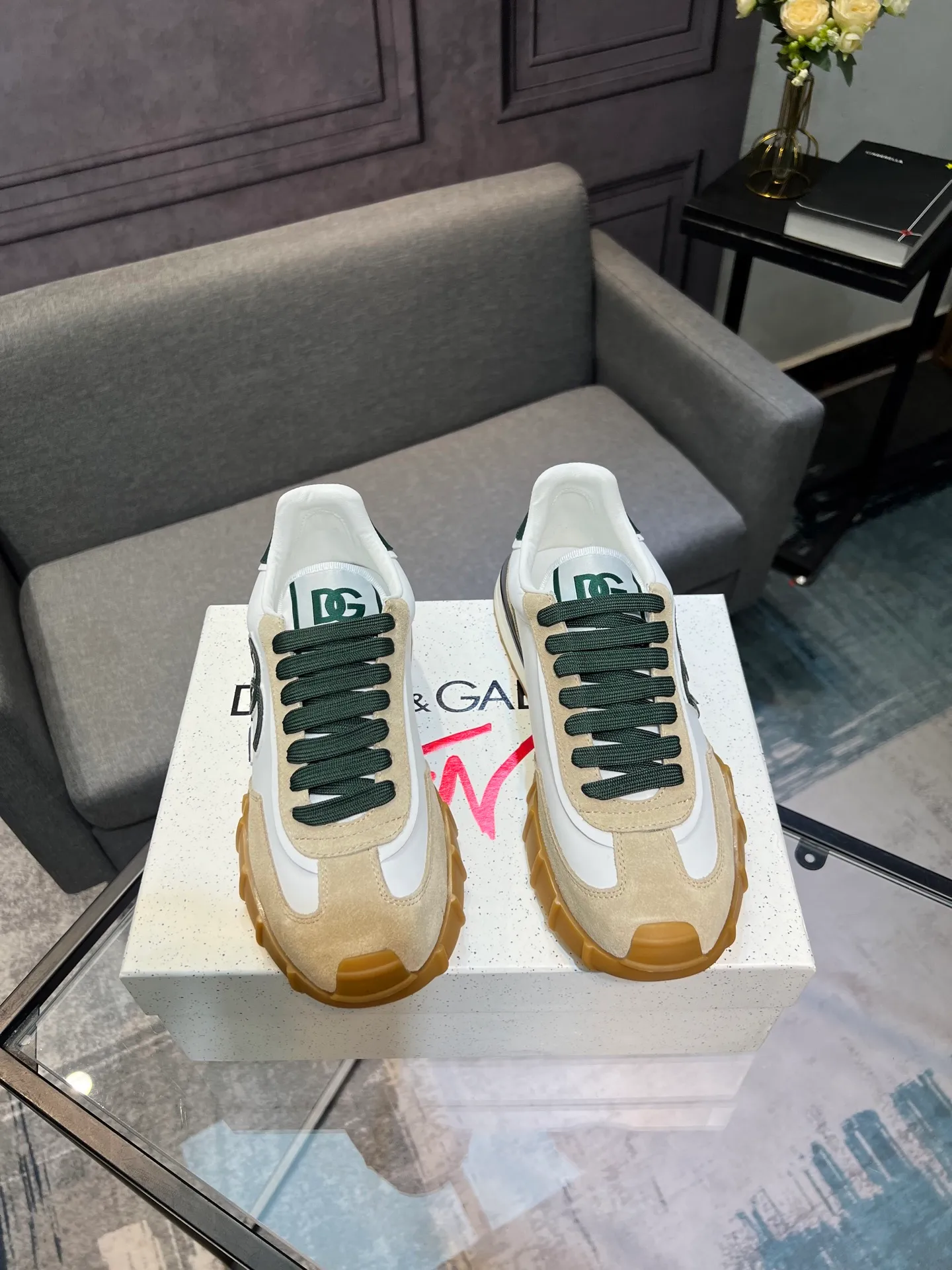 Men's shoes 💰560 Dolce&Gabbana D&G's latest casual sports shoes. Original purchase, development and production. DG's latest explosion. The tongue has the brand's iconic details. It is fashionable and versatile and can add luster to various looks. Create an exquisite design with unique dynamic vitality and modern atmosphere, showing modern and elegant style. Exquisite packaging at the delivery counter🛍📦 ▪️Fabric: Original customized cowhide, lining: Original customized breathable lining, Size: Men's 38-44 (45 46 customized)